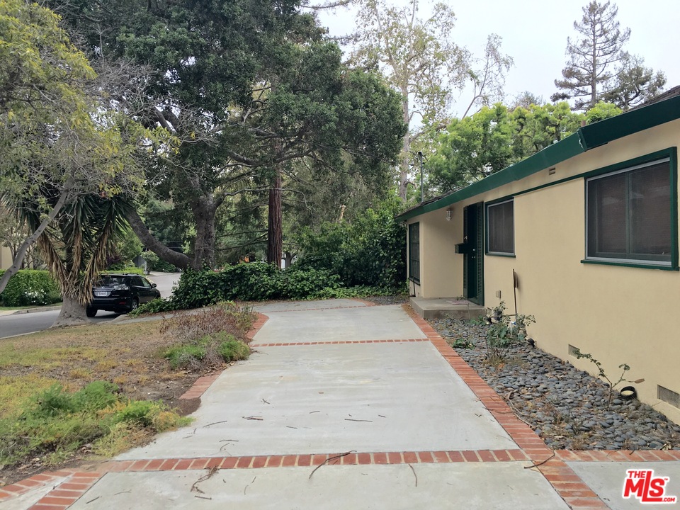 875 Brooktree Road Pacific Palisades, CA 90402 - Photo 3 of 6 Gallery Image 3