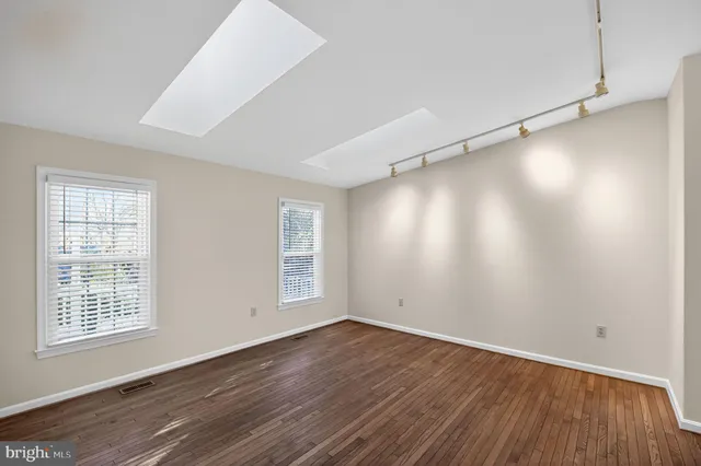 $4,699 | 102 Cunningham Park Court Southeast, Vienna, VA 22180