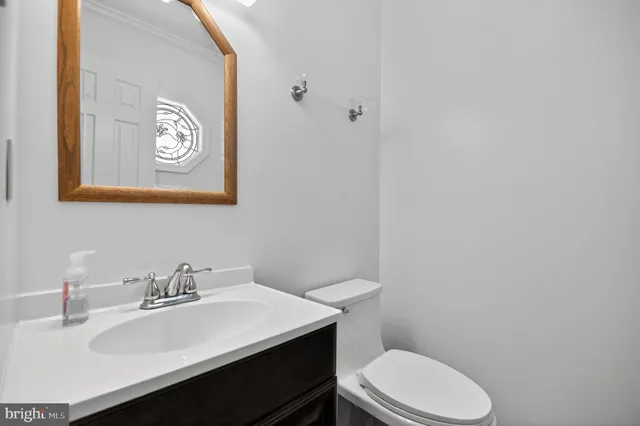 $4,699 | 102 Cunningham Park Court Southeast, Vienna, VA 22180