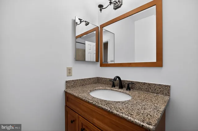 $4,699 | 102 Cunningham Park Court Southeast, Vienna, VA 22180