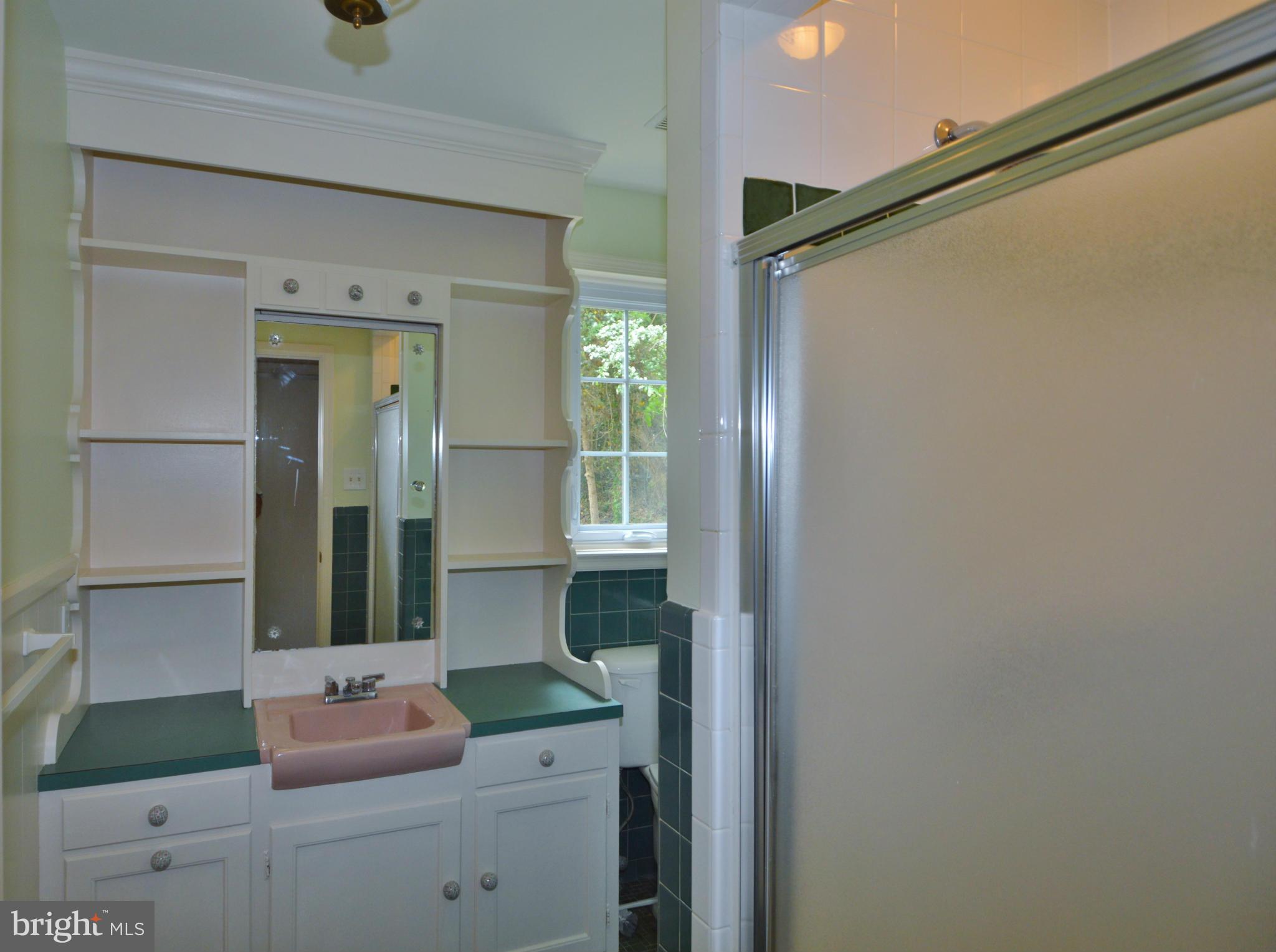 2240 Crest Road Baltimore, MD 21209 - Photo 13 of 25 Bath