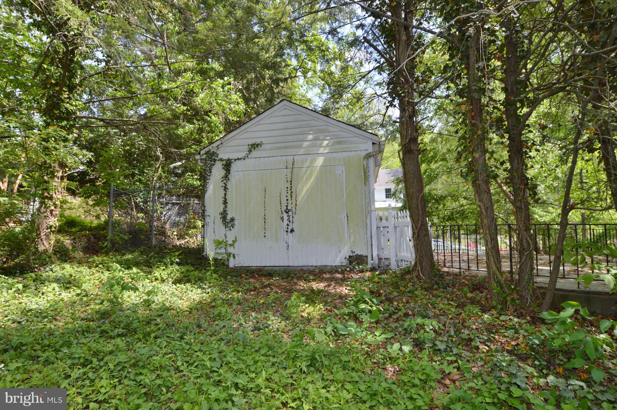 2240 Crest Road Baltimore, MD 21209 - Photo 23 of 25 Detached garage