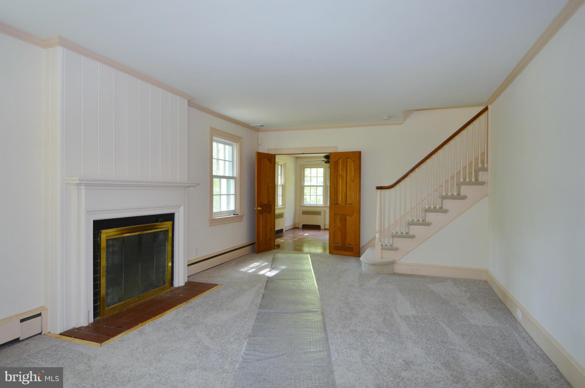 2240 Crest Road Baltimore, MD 21209 - Photo 7 of 25 Living Room