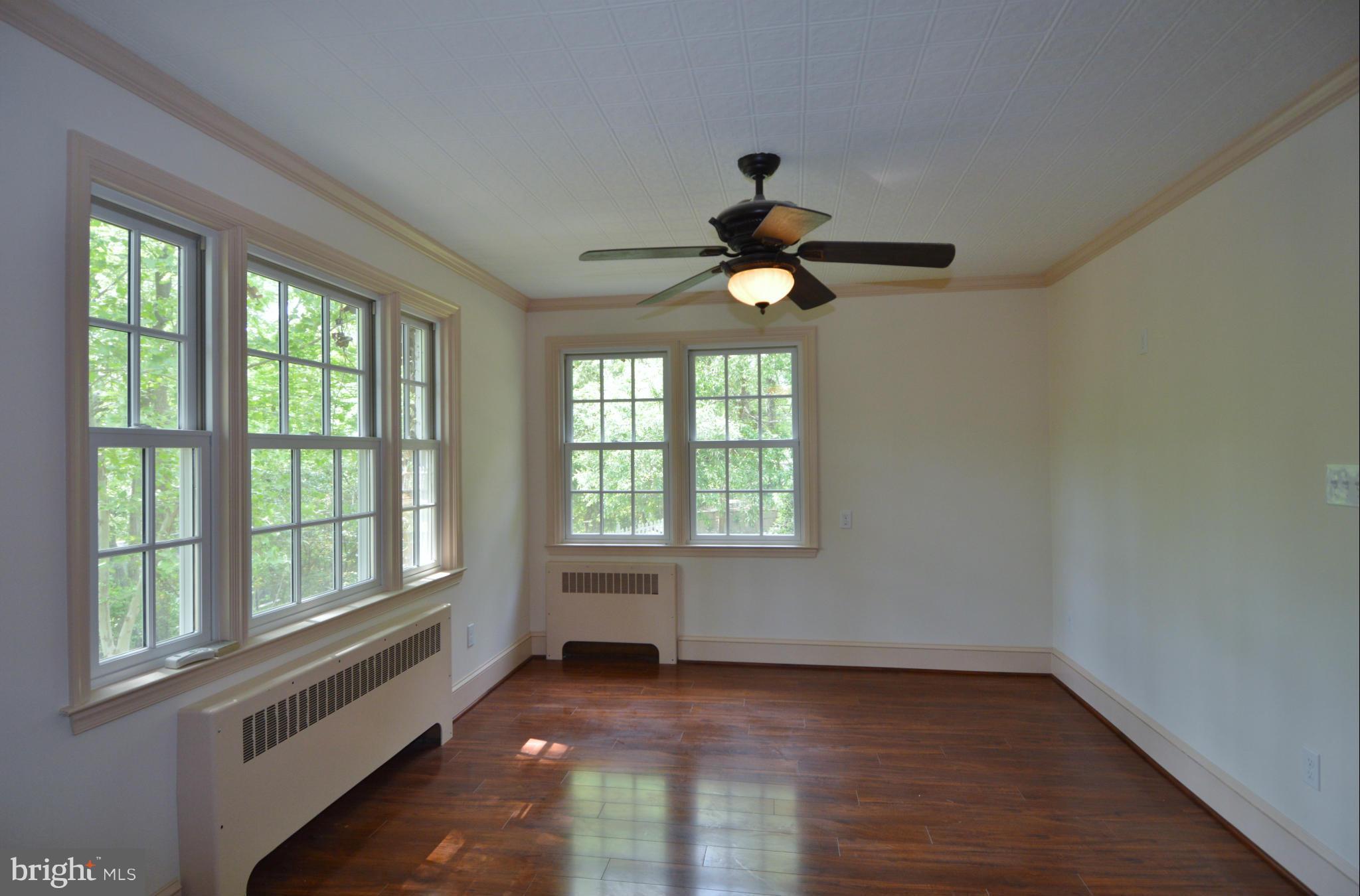 2240 Crest Road Baltimore, MD 21209 - Photo 10 of 25 Family Room