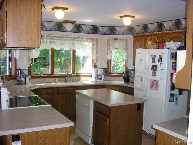 2347 Lakeshore Road Applegate, MI 48401 - Photo 13 of 27