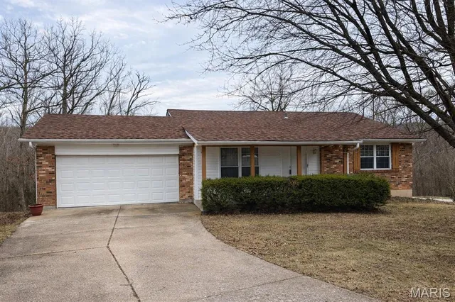$290,000 | 26230 Woodhill Court, Warrenton, MO 63383