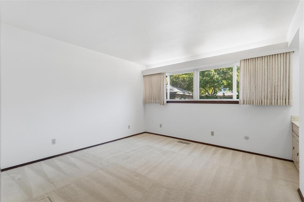 112 Virginia Lane Arlington, TX 76010 - Photo 28 of 39 an empty room with a window