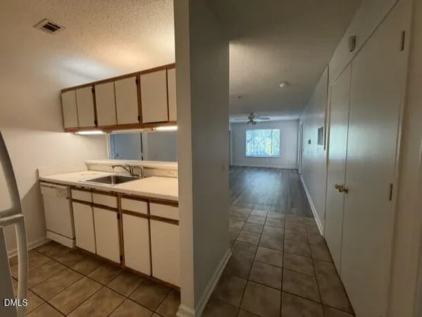 $600 | 1521 Graduate Lane, Unit 104, Raleigh, NC 27606