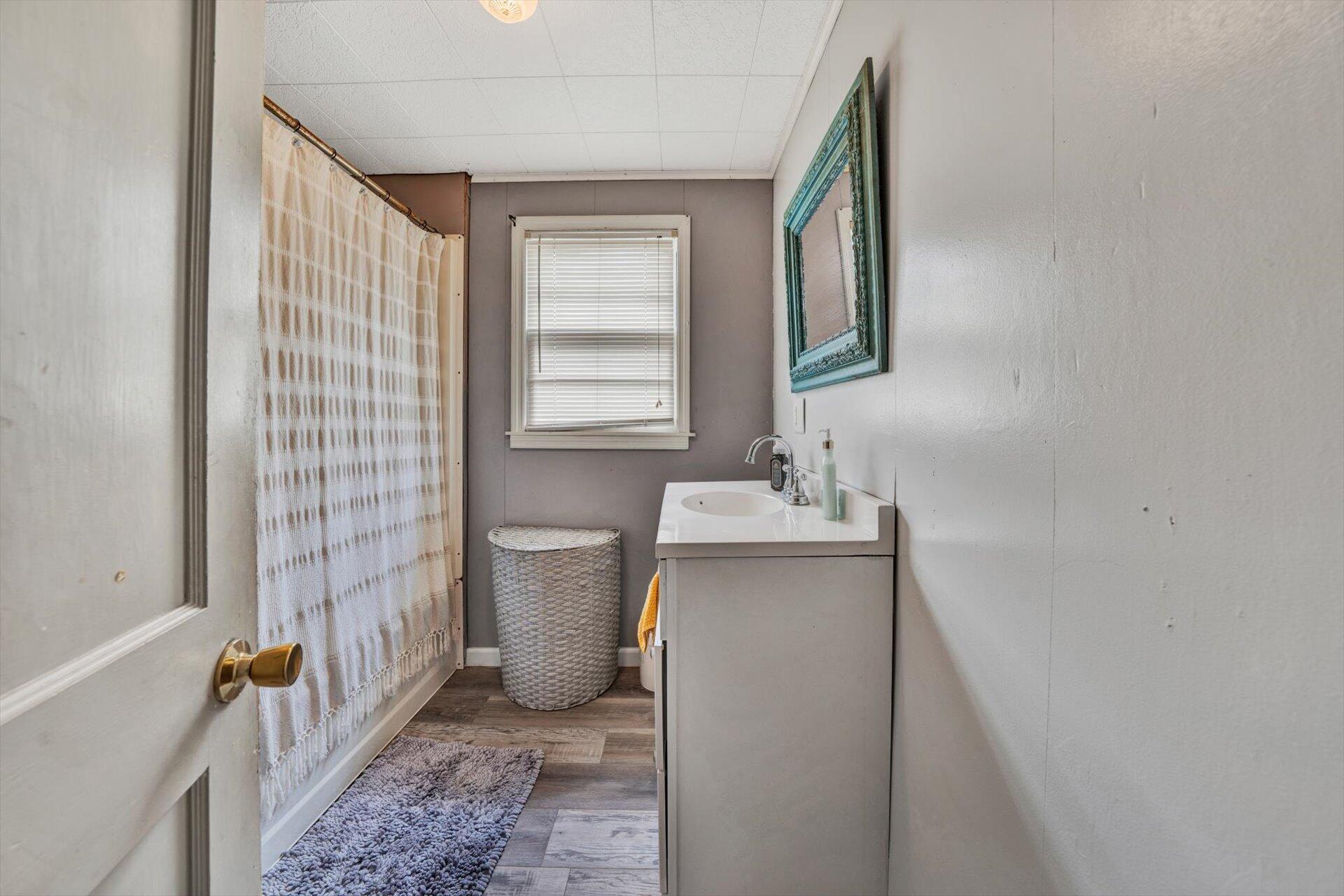 950 Scuffling Hill Road Rocky Mount, VA 24151 - Photo 10 of 16 Full Bath - Hall