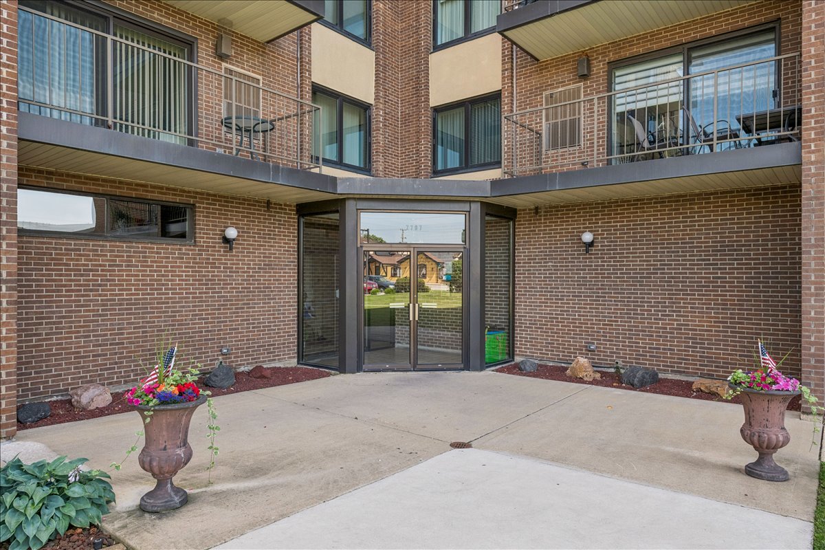 7707 West Irving Park Road, Unit 308 Chicago, IL 60634 - Photo 2 of 26