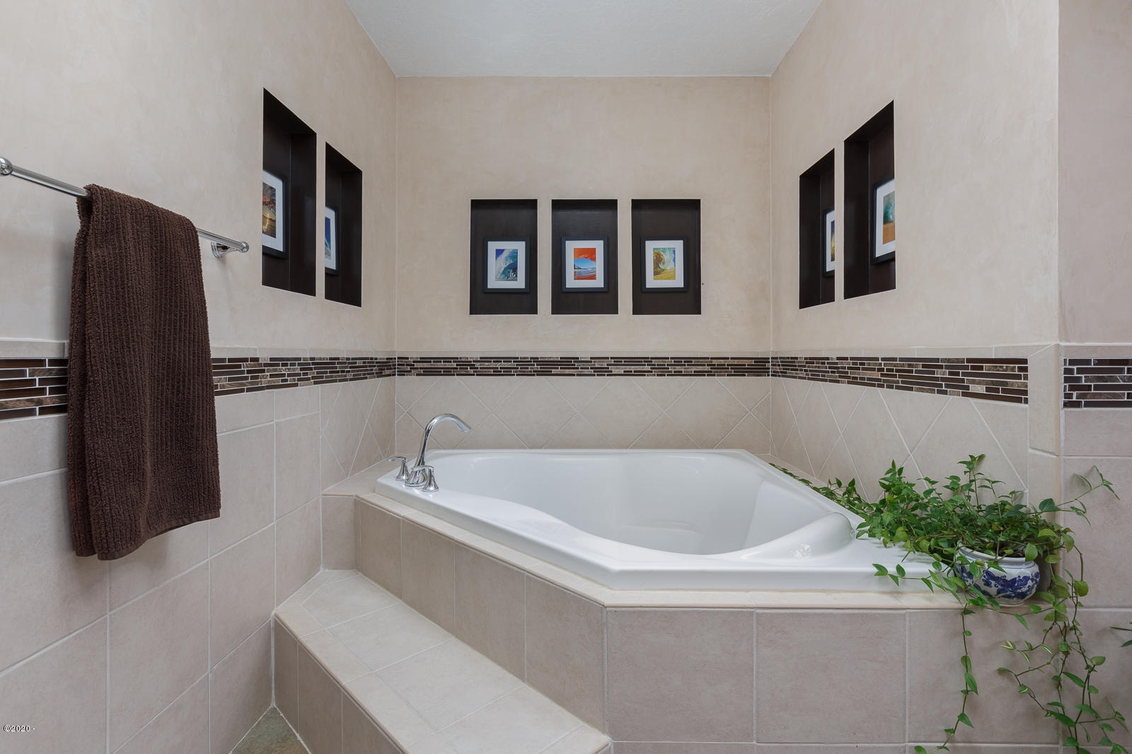 5277 Northwest Logan Road Lincoln City, OR 97367 - Photo 17 of 19 Master Bath