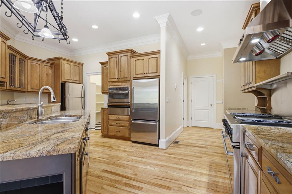 5 St Andrews Way Rome, GA 30165 - Photo 22 of 75 a kitchen with granite countertop a refrigerator stove and sink