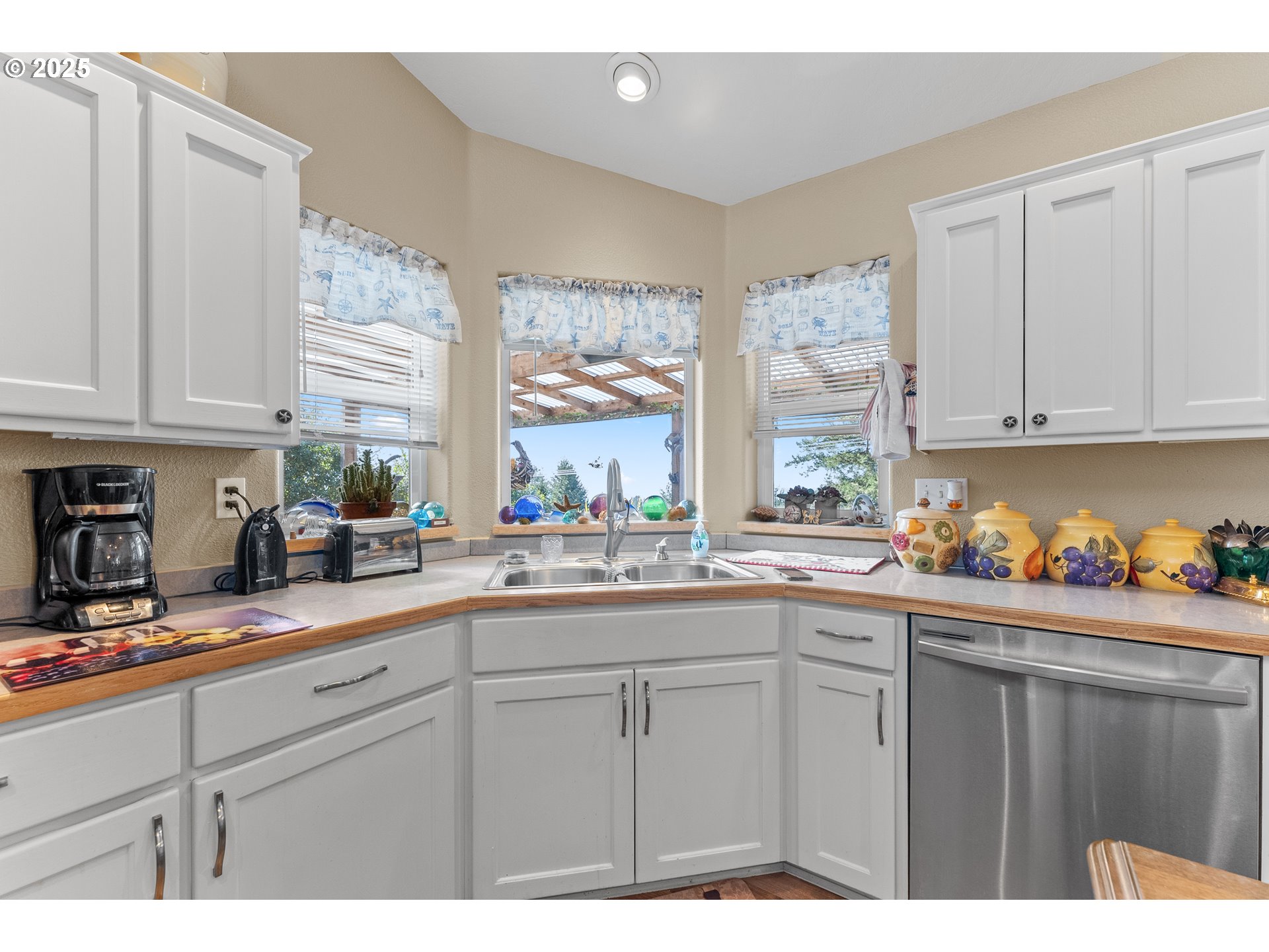 838 Marina Heights Road Brookings, OR 97415 - Photo 27 of 47 a kitchen with sink and cabinets