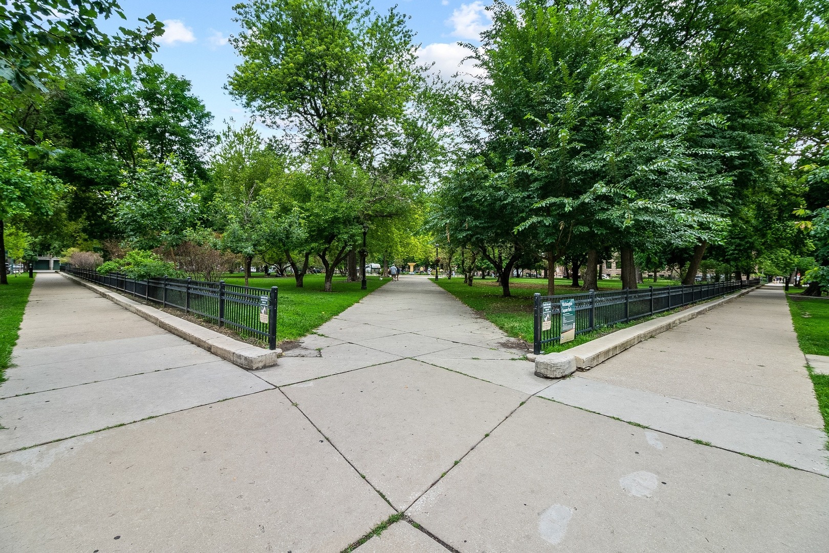 33 West Delaware Place, Unit 22H Chicago, IL 60610 - Photo 22 of 23 a view of a park with plants and large trees