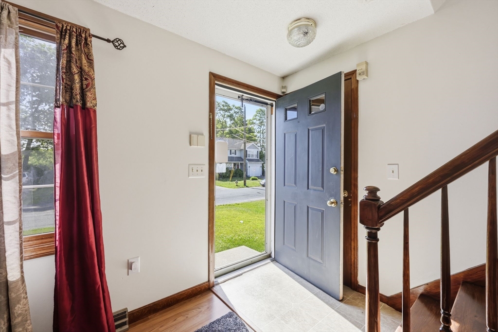 164 Arnold Avenue Springfield, MA 01119 - Photo 6 of 42