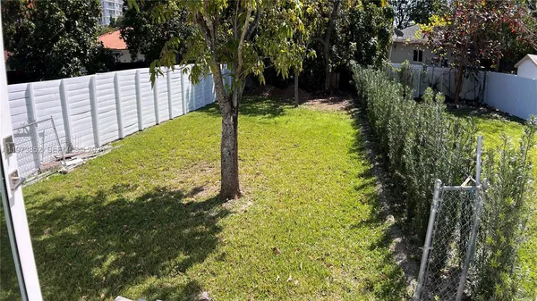 $3,500 | 2800 Southwest 25th Street, Unit 1, Miami, FL 33133