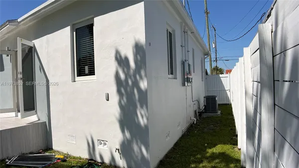 $3,500 | 2800 Southwest 25th Street, Unit 1, Miami, FL 33133