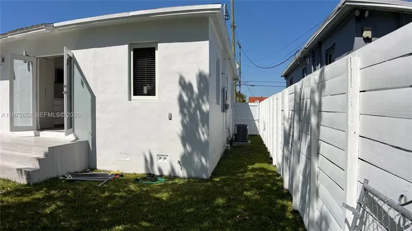 $3,500 | 2800 Southwest 25th Street, Unit 1, Miami, FL 33133
