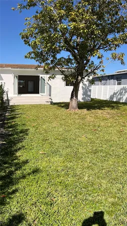$3,500 | 2800 Southwest 25th Street, Unit 1, Miami, FL 33133