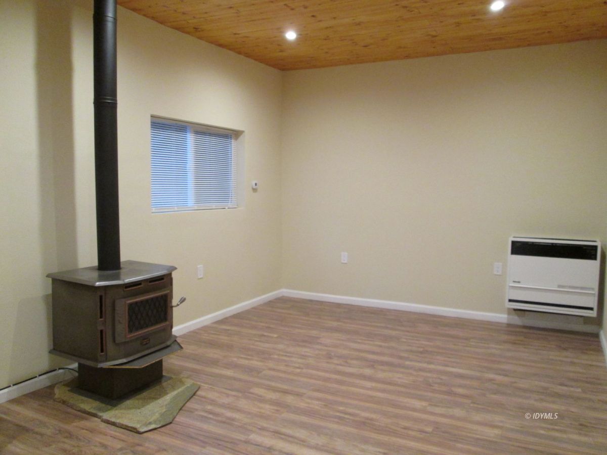 52810 Pine Cove Road Pine Cove, CA 92549 - Photo 6 of 12 a view of empty room with wooden floor
