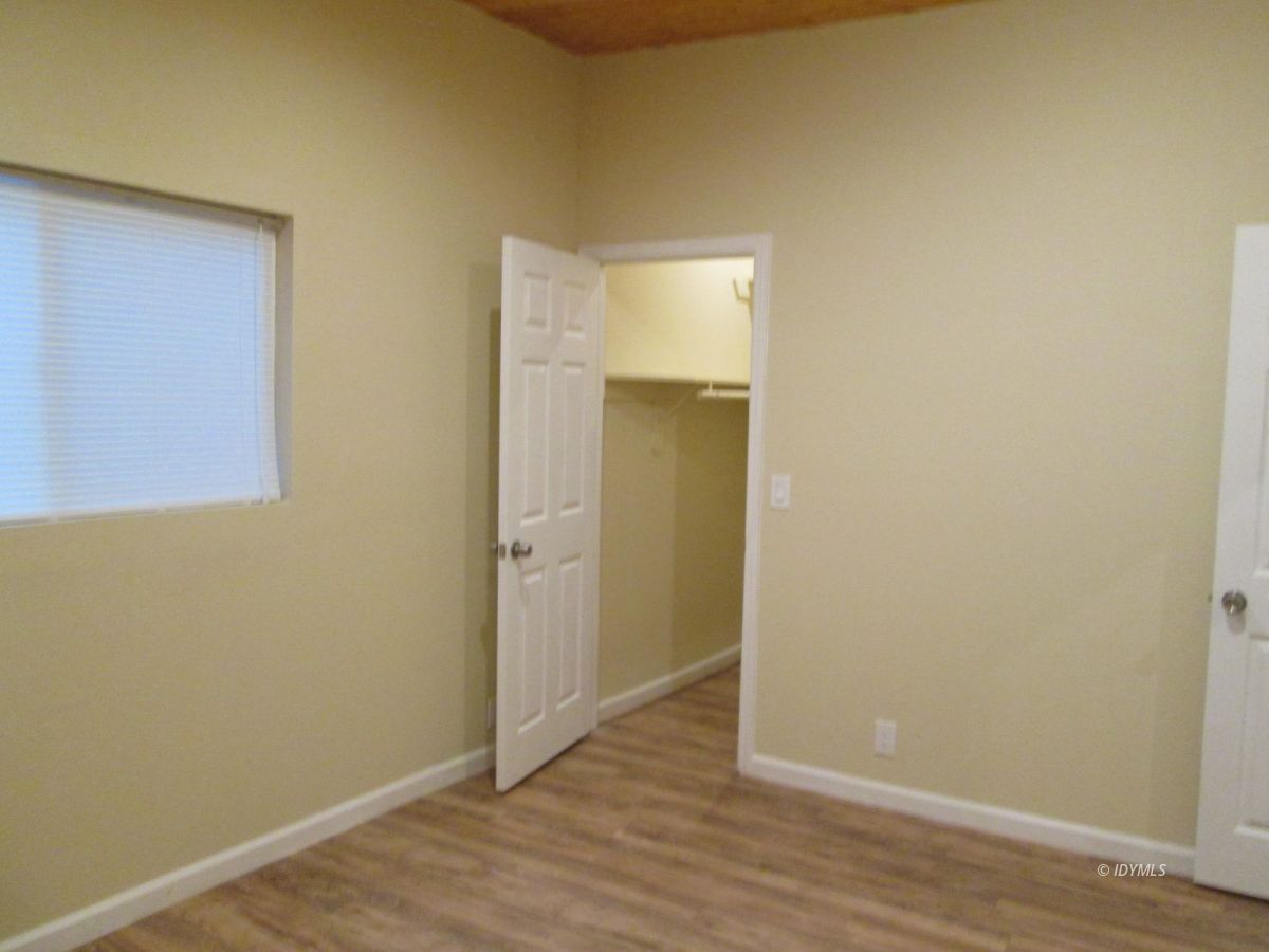 52810 Pine Cove Road Pine Cove, CA 92549 - Photo 10 of 12 a view of an empty room with wooden floor
