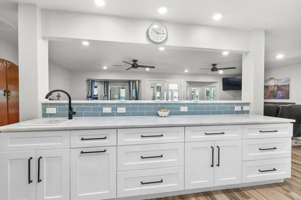 $1,095,000 | 208 Iris, Buchanan Dam, TX 78609