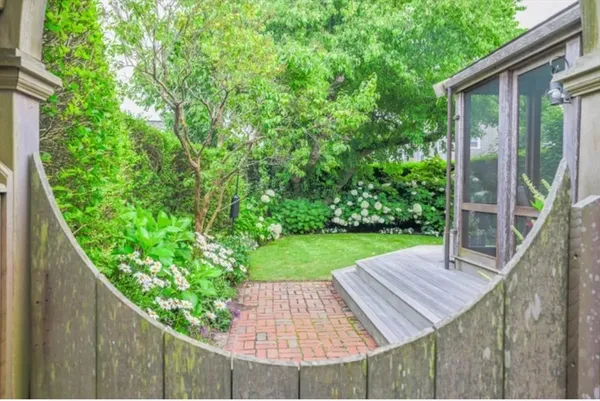 $7,800 | 4 York Street, Nantucket, MA 02554