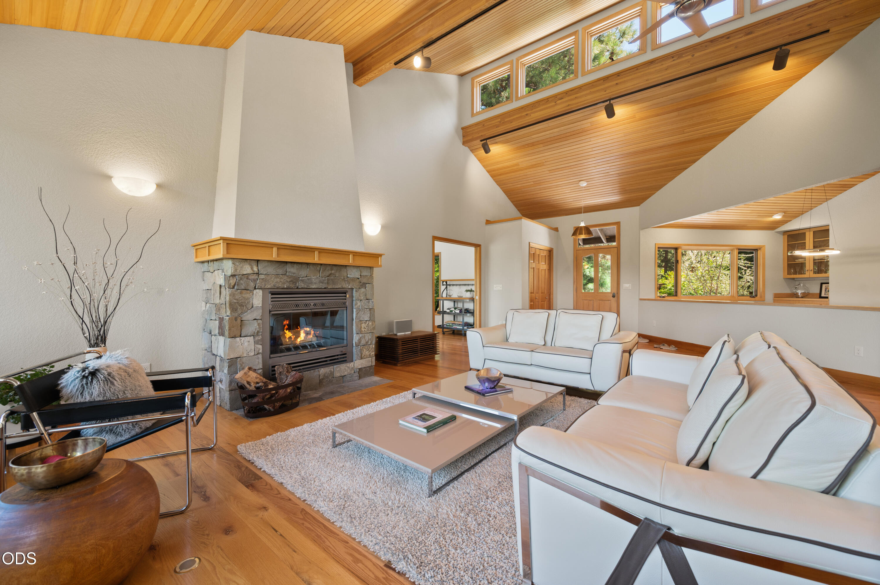 4211 Northwest Lower Village Road Bend, OR 97703 - Photo 14 of 58