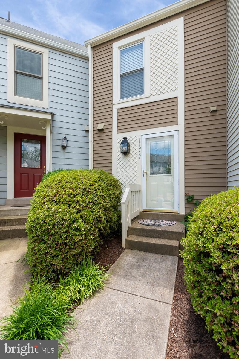 11927 Redtree Way Reston, VA 20194 - Photo 2 of 31 Front