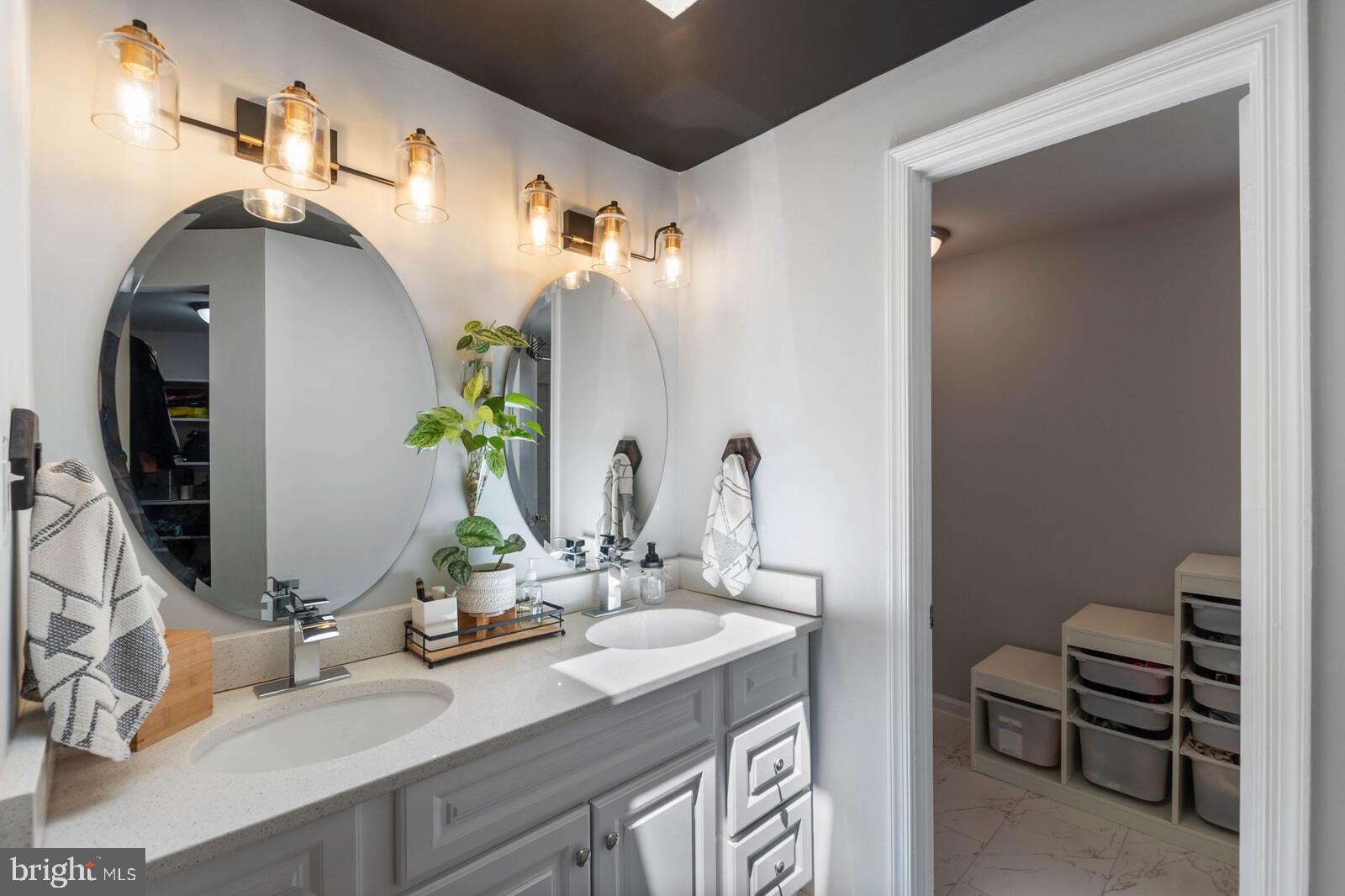 11927 Redtree Way Reston, VA 20194 - Photo 21 of 31 Master Bathroom