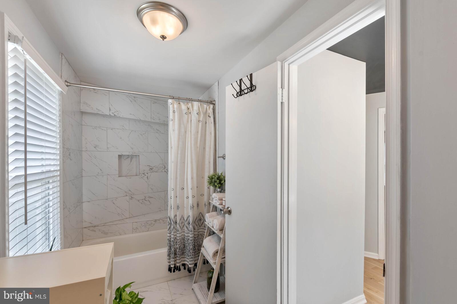 11927 Redtree Way Reston, VA 20194 - Photo 22 of 31 Master Bathroom