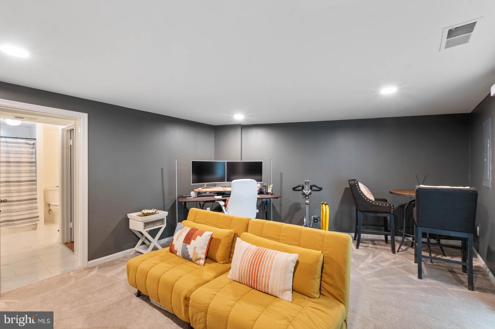 11927 Redtree Way Reston, VA 20194 - Photo 23 of 31 Bedroom 2