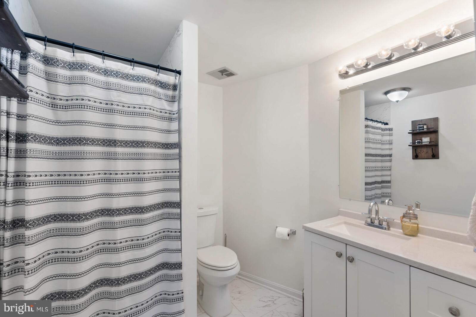 11927 Redtree Way Reston, VA 20194 - Photo 24 of 31 Guest Bathroom