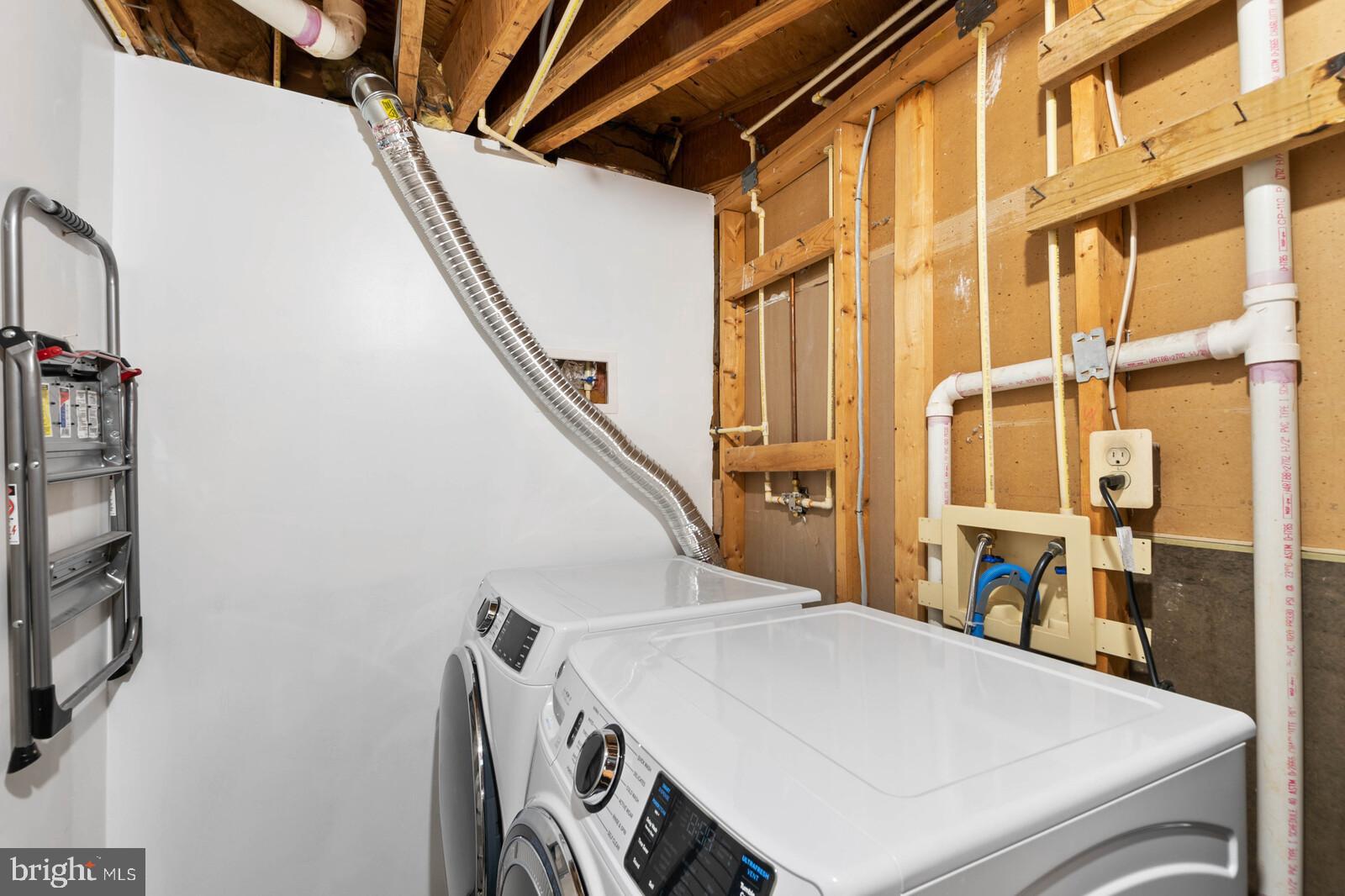 11927 Redtree Way Reston, VA 20194 - Photo 26 of 31 Washer & Dryer