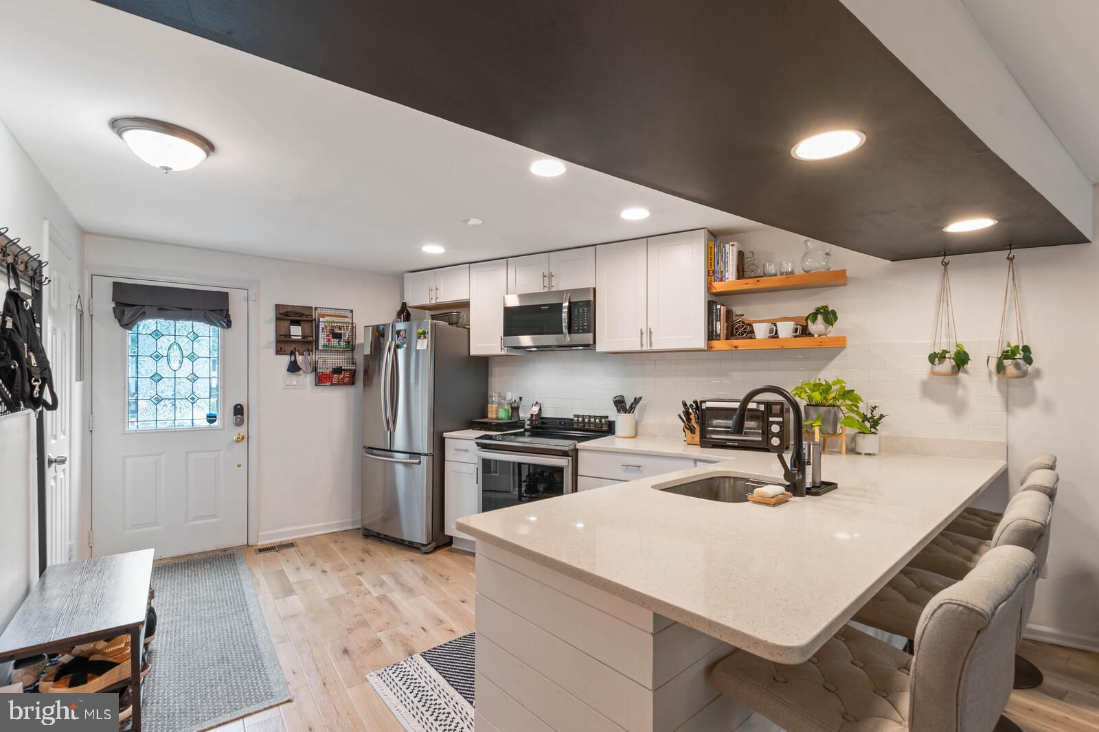 11927 Redtree Way Reston, VA 20194 - Photo 4 of 31 Kitchen