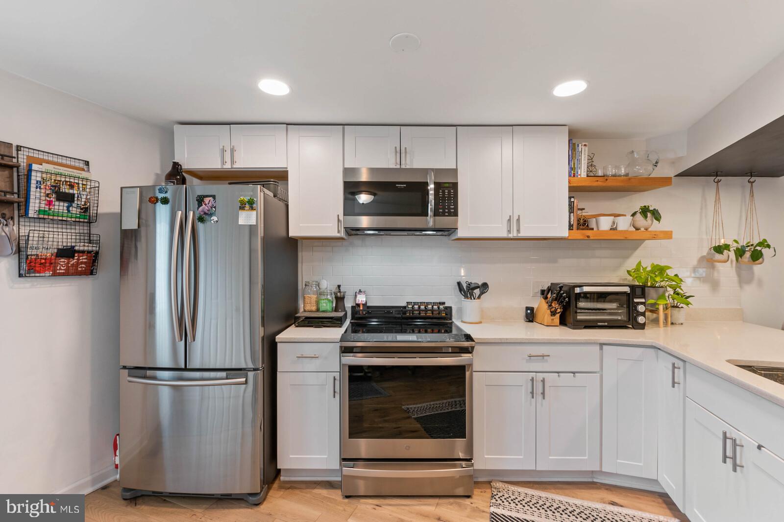 11927 Redtree Way Reston, VA 20194 - Photo 5 of 31 Kitchen
