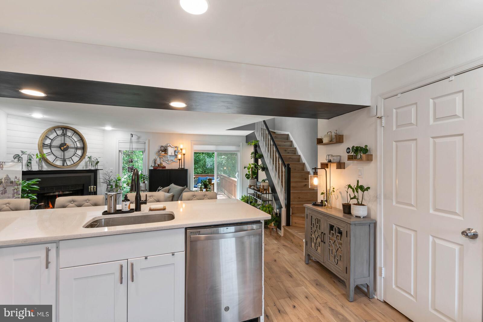11927 Redtree Way Reston, VA 20194 - Photo 6 of 31 Kitchen