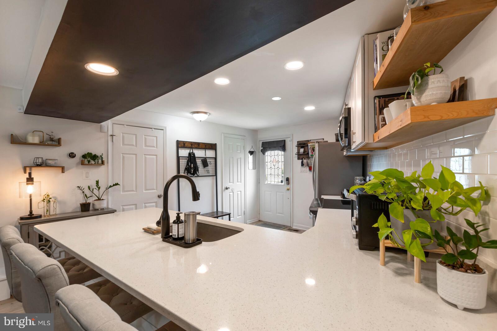 11927 Redtree Way Reston, VA 20194 - Photo 7 of 31 Kitchen