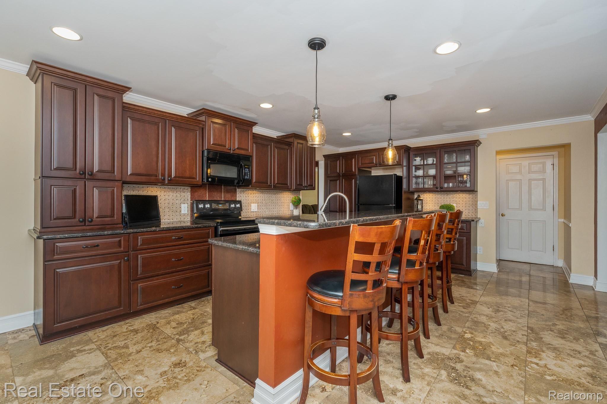 1958 Brookfield Road Rochester, MI 48306 - Photo 19 of 35 Brookfield MLS-W028.jpg
