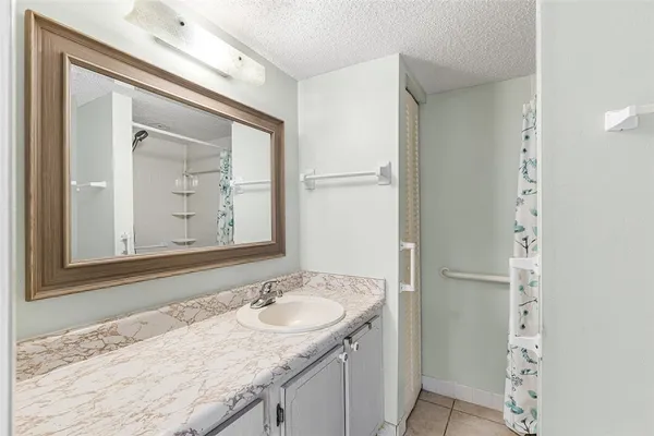 an empty room with windows and ceiling fan