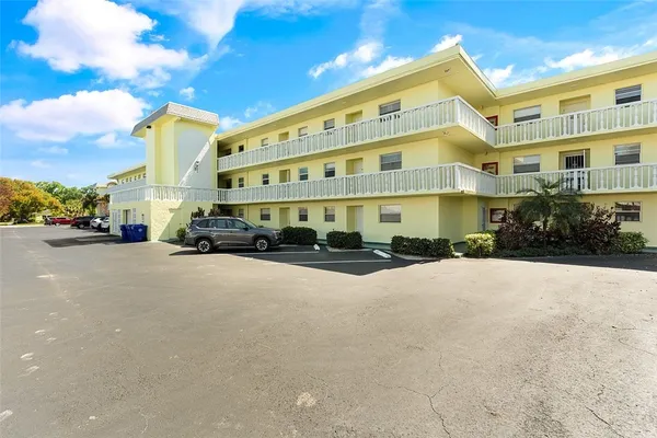 $1,400 | 1100 Ponce De Leon Circle, Unit 210, Vero Beach, FL 32960