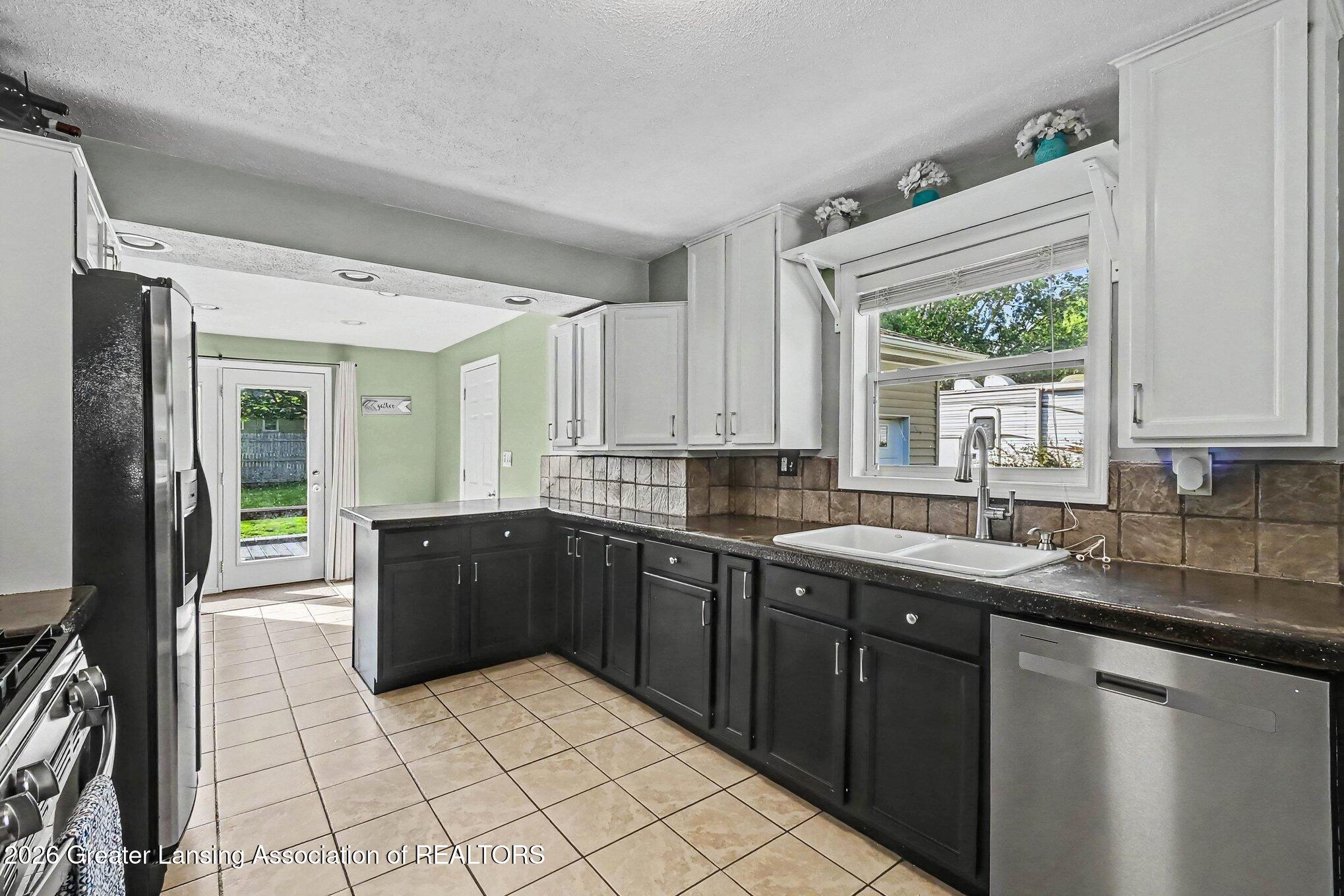 729 Riverside Drive Portland, MI 48875 - Photo 9 of 25 016_file_7701
