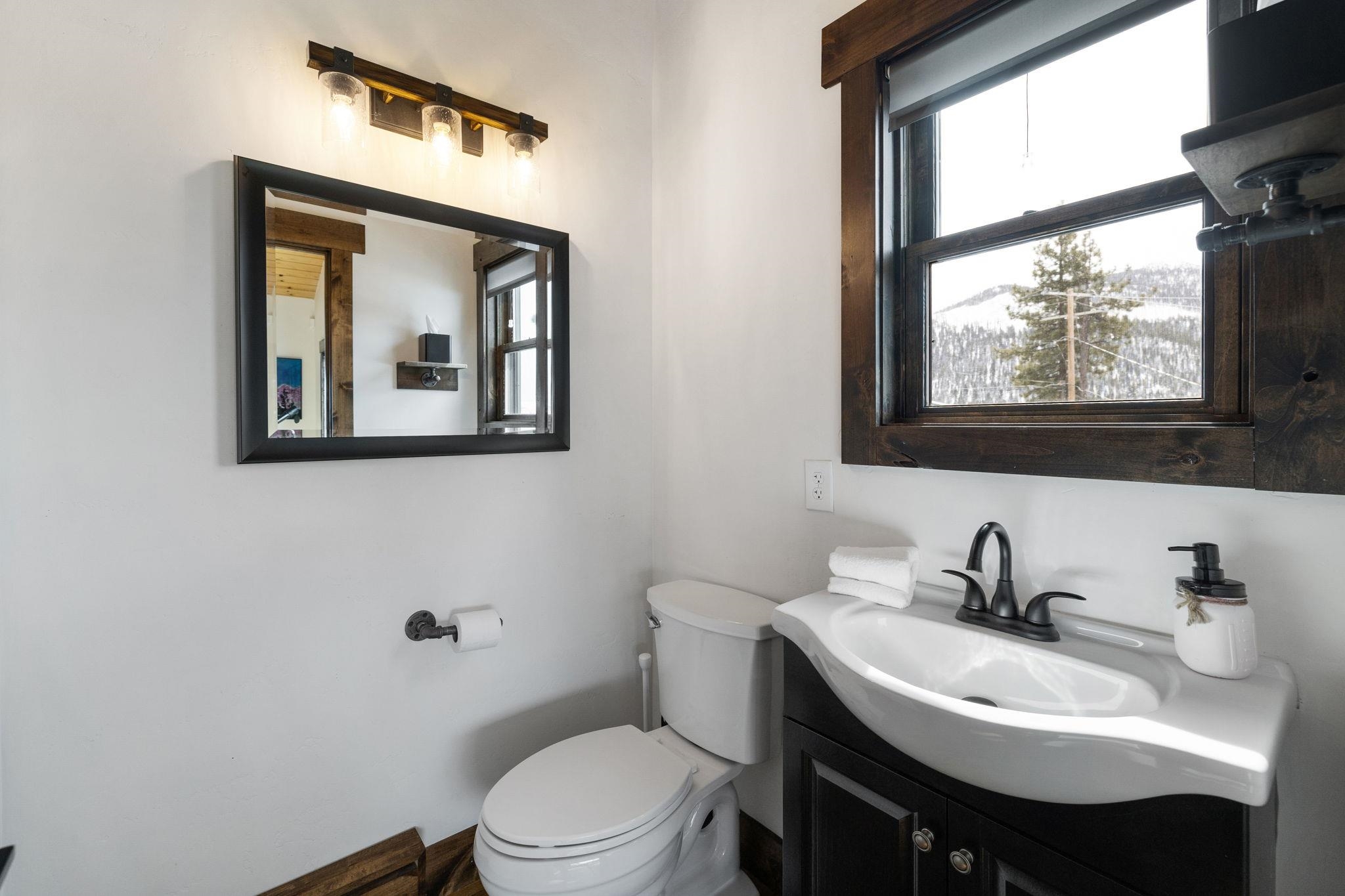 520 Laurel Lane Stateline, NV 89449 - Photo 9 of 27 a bathroom with a toilet sink and mirror