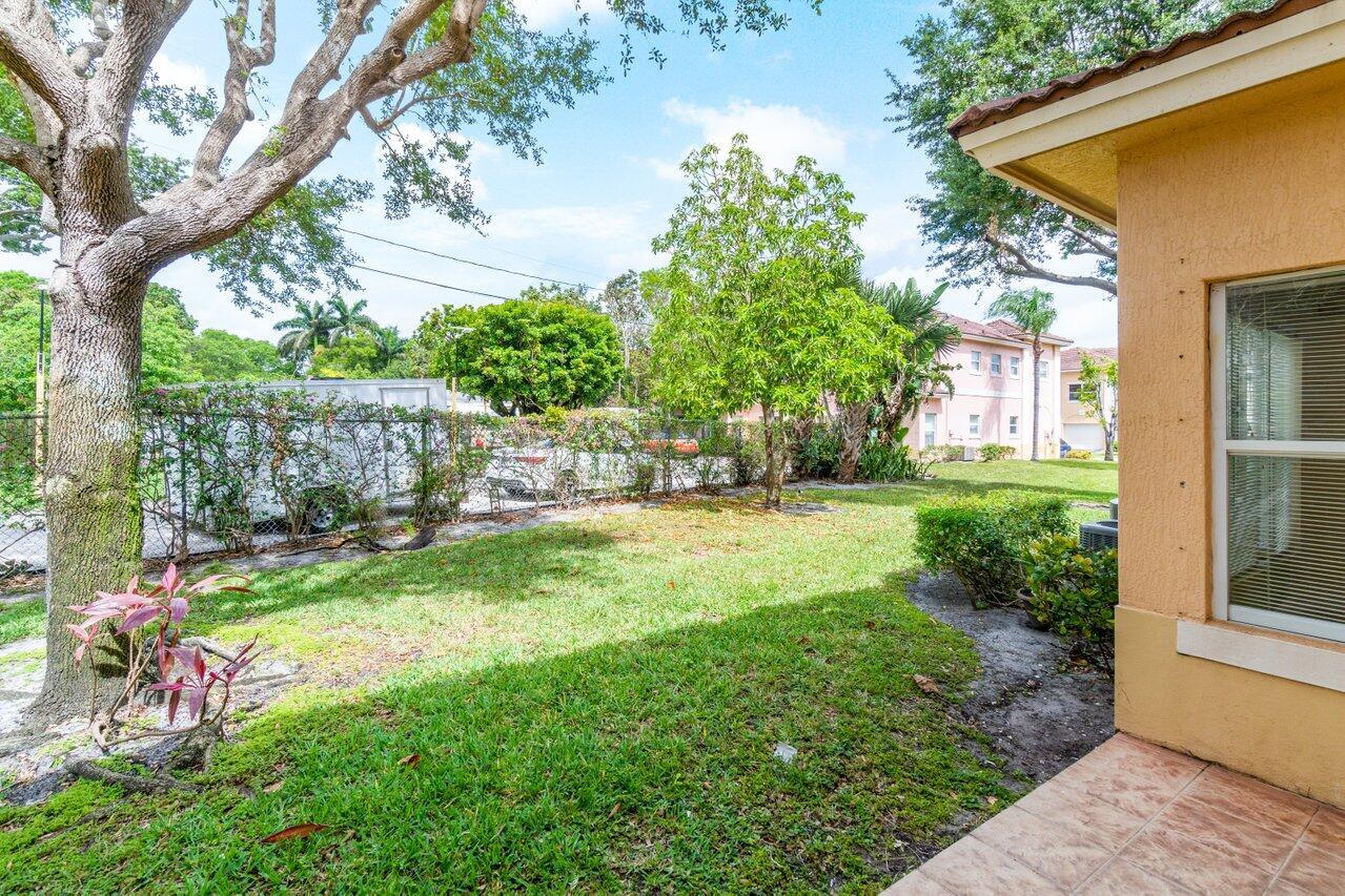 809 Talia Circle, Unit 809 TALIA CIRCLE Palm Springs, FL 33461 - Photo 22 of 23