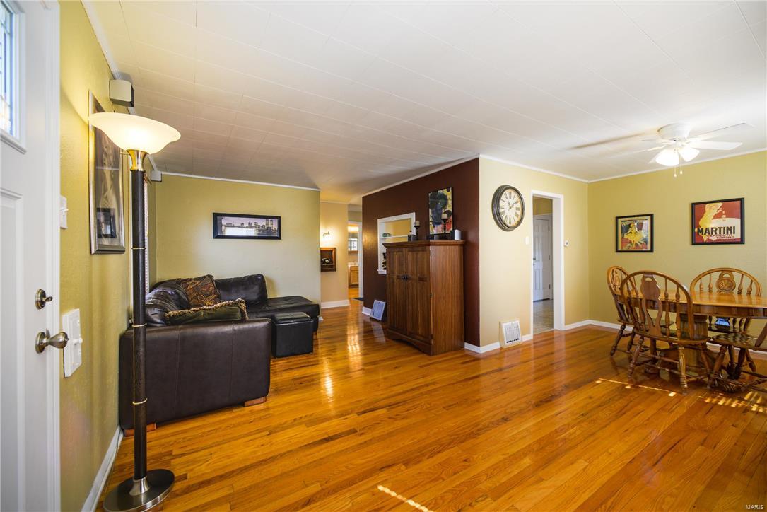 9454 MacKenzie Road St. Louis, MO 63123 - Photo 2 of 26