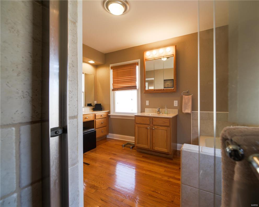 9454 MacKenzie Road St. Louis, MO 63123 - Photo 11 of 26