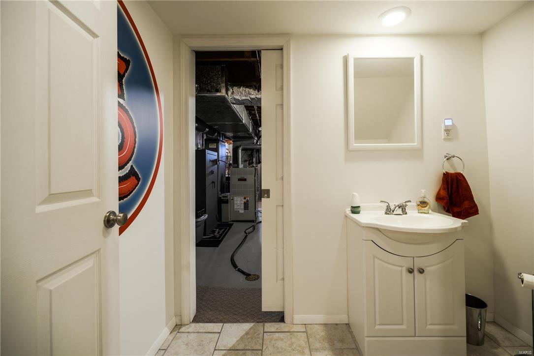 9454 MacKenzie Road St. Louis, MO 63123 - Photo 20 of 26