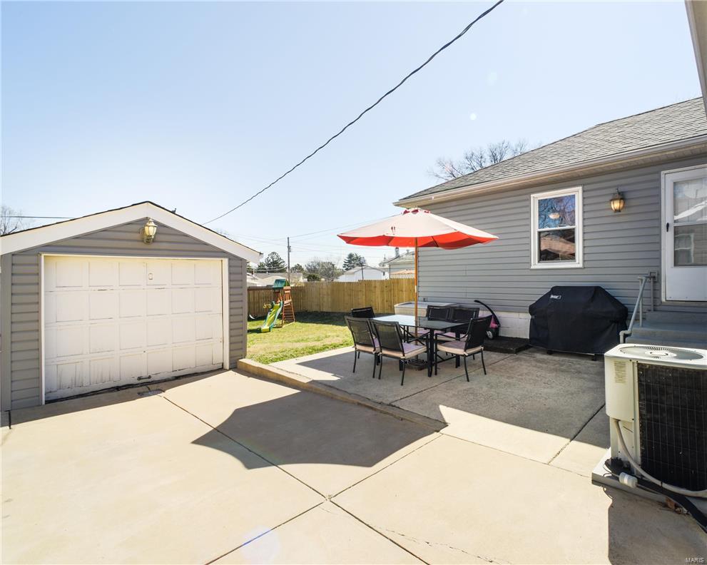 9454 MacKenzie Road St. Louis, MO 63123 - Photo 23 of 26