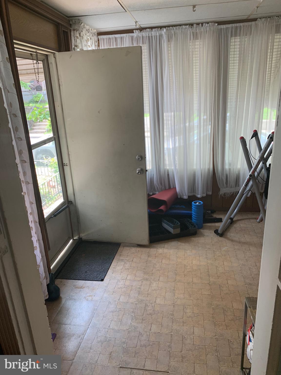 527 Woodcliffe Road Upper Darby, PA 19082 - Photo 6 of 67 Indoor Porch
