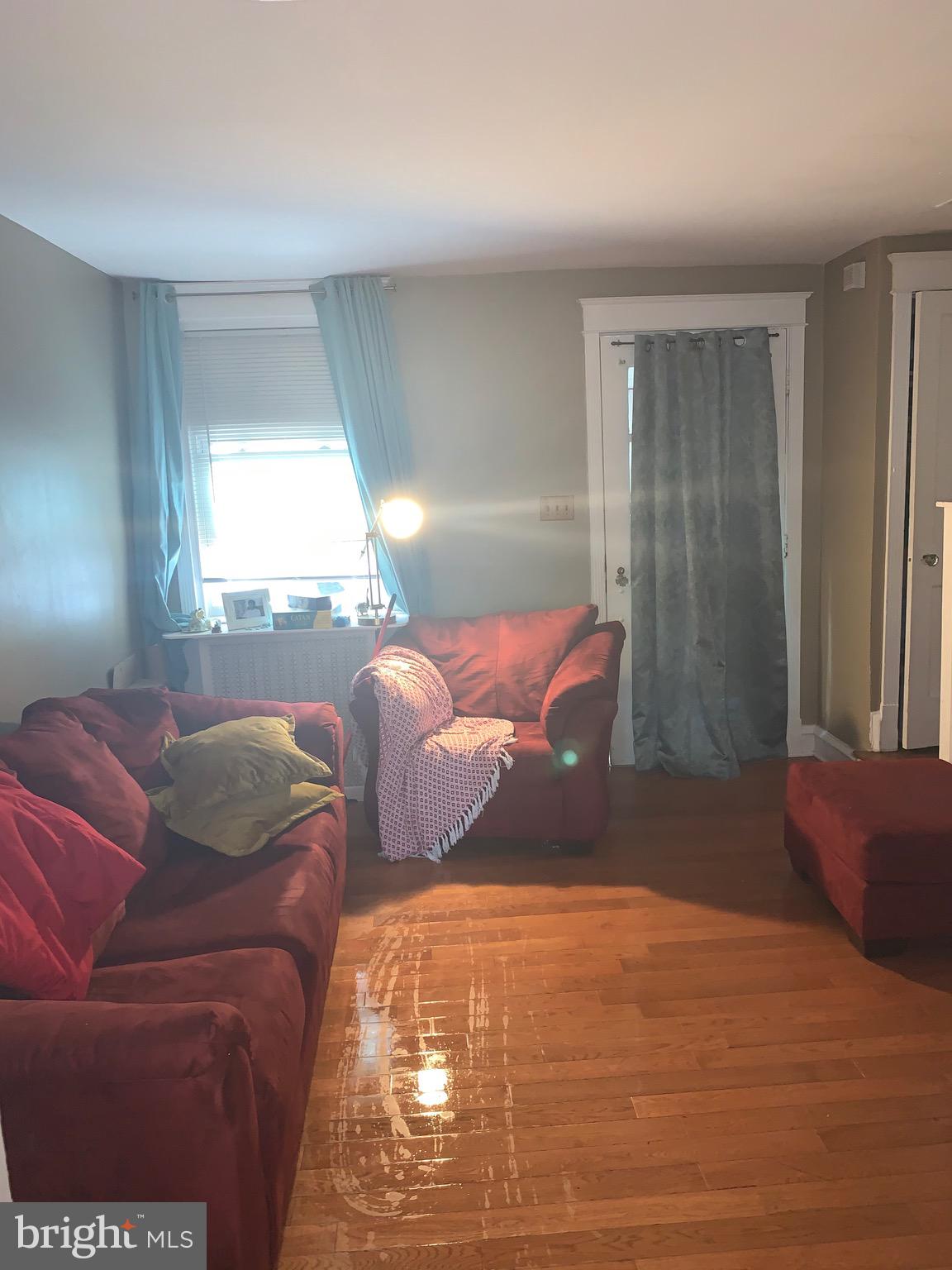 527 Woodcliffe Road Upper Darby, PA 19082 - Photo 10 of 67 Living Room